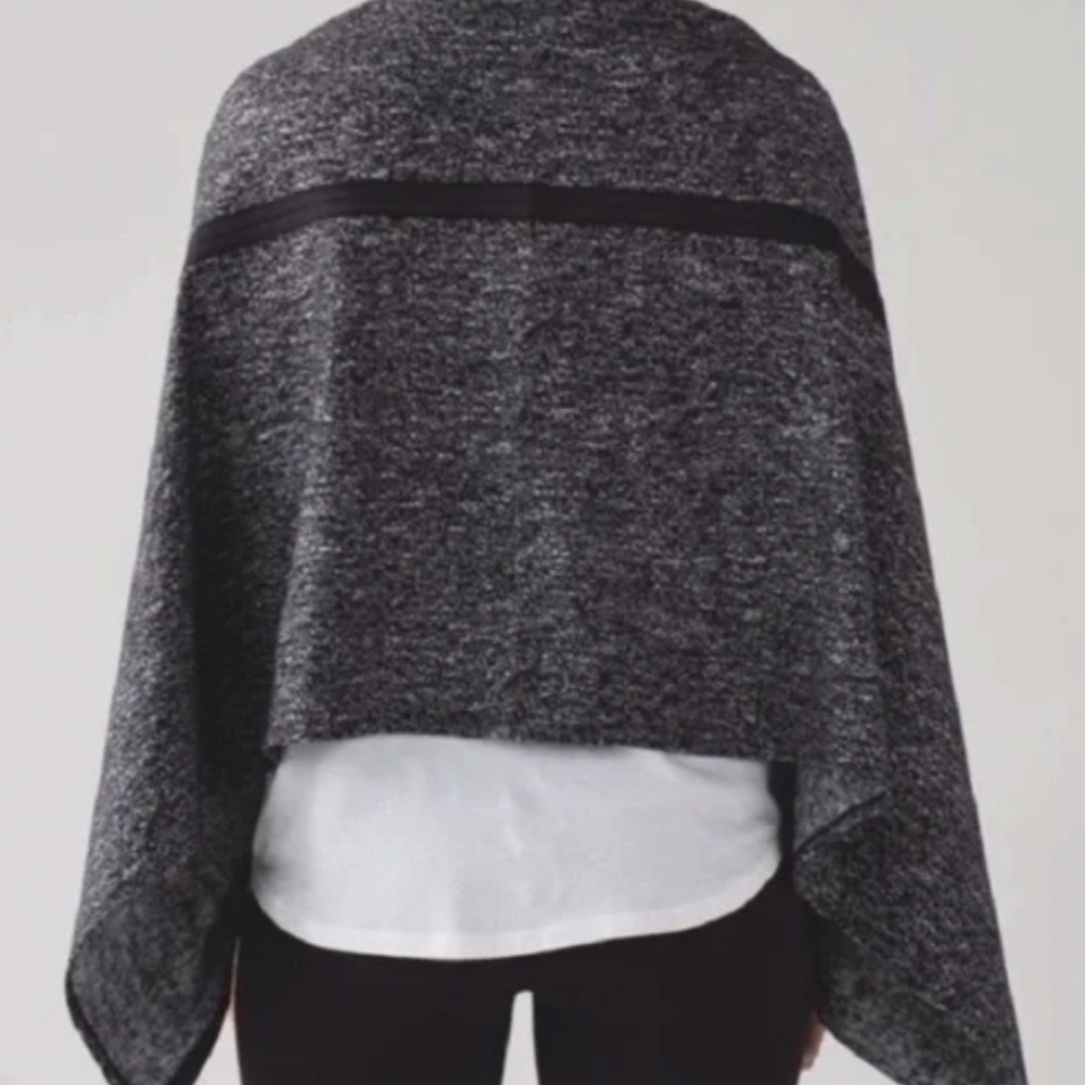Lululemon Vinyasa Snap Wrap Scarf - Picture 2 of 5